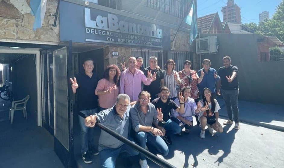 gastonlassalle's tweet photo. Nos reunimos con el Presidente del @concejoldez @diegoacordera y l@s compañer@s concejal@s del #bloquepjfrentedetodoslomas en 📍La Bancaria.

@minsaurralde https://t.co/RSpKe7WmTV