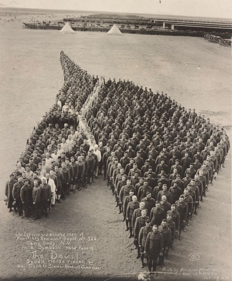 HistoryInPics's tweet photo. 650 soldiers who survived the First World War pay homage to the horses that fell in battle. Millions of horses and other animals also served during wartime, and one special photo shows just how much their human counterparts appreciated the war horses and their sacrifice. https://t.co/WFps9ghLgM