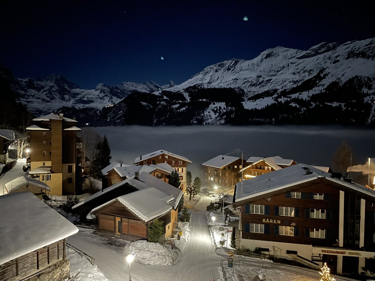 „Shoot for the moon. Even if you miss it, you will land among the stars.“

#wengen #jungfrauregion #jungfrauskiregion #stars #moon #moonlight #night #nightsky #holiday #mountains #ski #snow #cold #magical #uniquehomestays #holidayhome #ferien #berge #schweiz #myswitzerland #alps