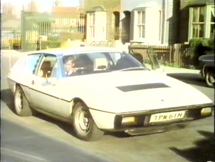 IcarFaem's tweet photo. OK, I'm impressed. Dave Allen doing a James Bond sketch drives off in a Lotus Esprit, which wouldn't be used in a film until 1977.
Thursday 13th March 1975, 9pm
#DaveAllenAtLarge
@Huskyteer https://t.co/PQAx67ft3X