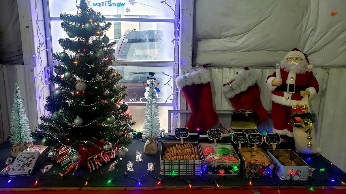 RBR_MX's tweet photo. Congratulations to Steve Sims for winning our Christmas decorating contest! Check out our story to view his stiff competition ππ
#Winner #HappyHolidays #MerryChristmas #ChristmasDecor #ChristmasTree #Cookies #AviationFamily #RBR #RBRAviation https://t.co/lGGPnWwdTi
