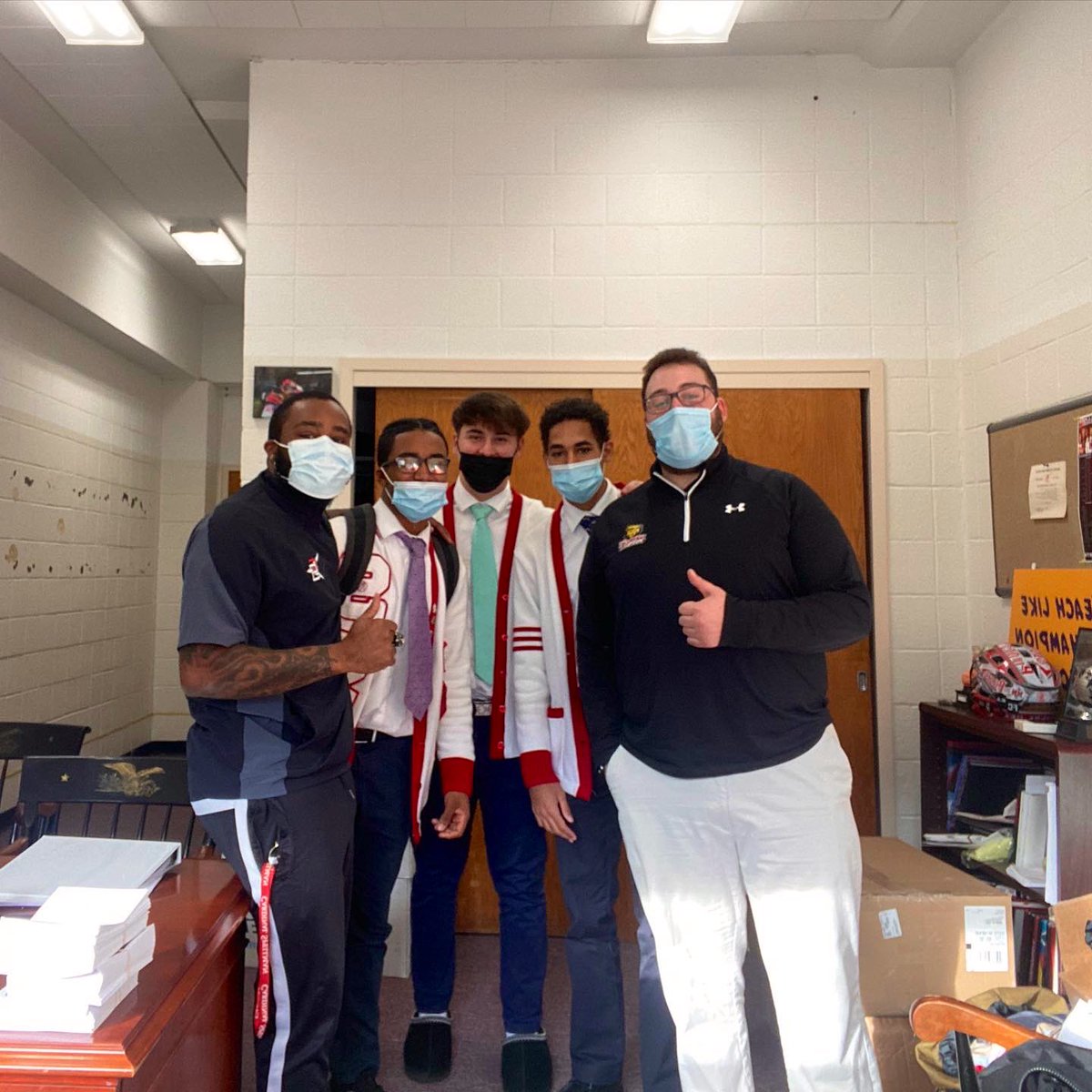 CSHSFootballBX's tweet photo. Thank You To Football Coach Andrew Zub (@a_zub64) From @KingsCollegeFB For Coming By And Speaking With Members Of Our Football Team ❕
#GoPilots #CardinalSpellman #SpellmanFootball #NYCFootball #HighSchoolFootball #NYCHSFL #MAC #MakeItCount https://t.co/XDLaacd6A7