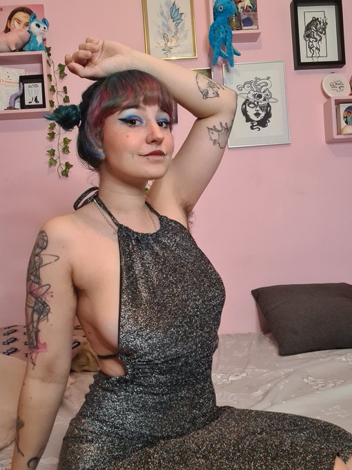 Vous en pensez quoi de mon look d'hier ? 💙  What do you think of my yesterday look? 💙 https://t.co/0