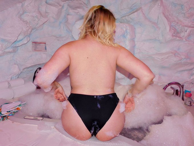 For the third day of Christmas it&rsquo;s Throwback Thursday #TBT #ThrowbackThursday #igloo #bubblebath #bathtime<a href="/tag/tbt"class="tags"><span>#tbt</span></a><a href="/tag/throwbackthursday"class="tags"><span>#throwbackthursday</span></a><a href="/tag/bathtime"class="tags"><span>#bathtime</span></a><a href="/tag/bubblebath"class="tags"><span>#bubblebath</span></a>