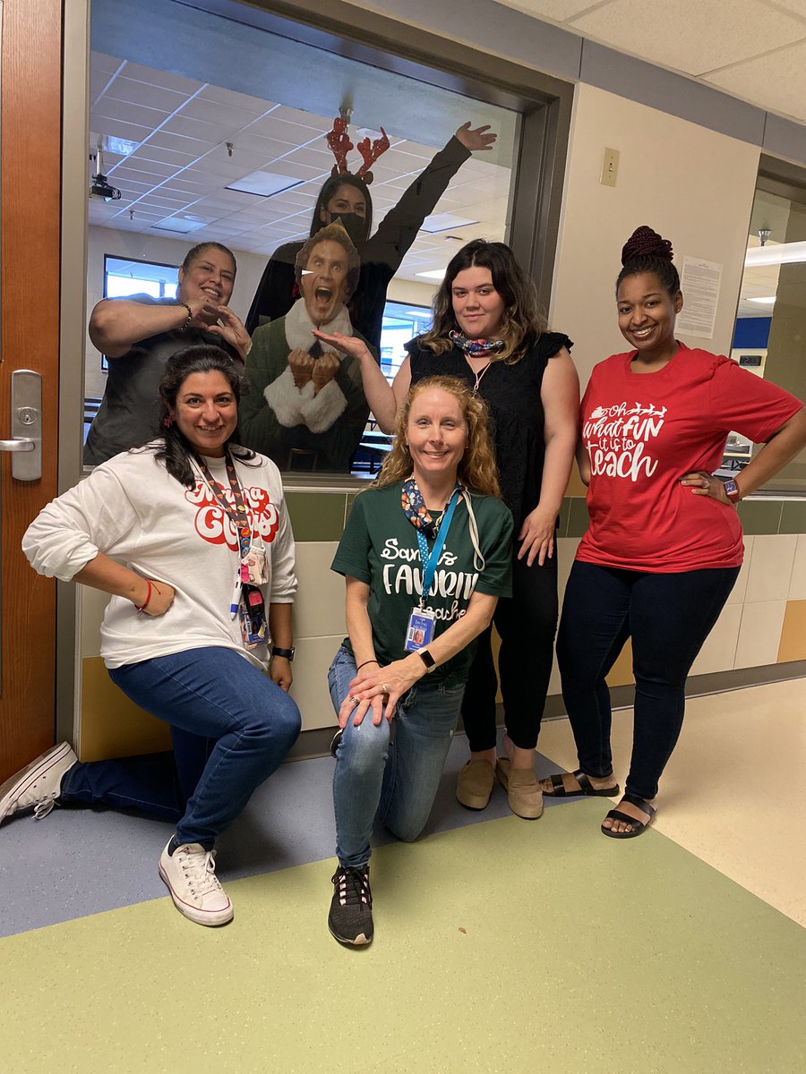 ayejonesIV's tweet photo. Our day with Buddy the Elf!! @lmr0050 @BulldogsAP @MrsAFountain @JHaleyBulldogs @Sugarcia01 @VioletaOjeda5 @Ssala0502 https://t.co/LQjuz8WBKk