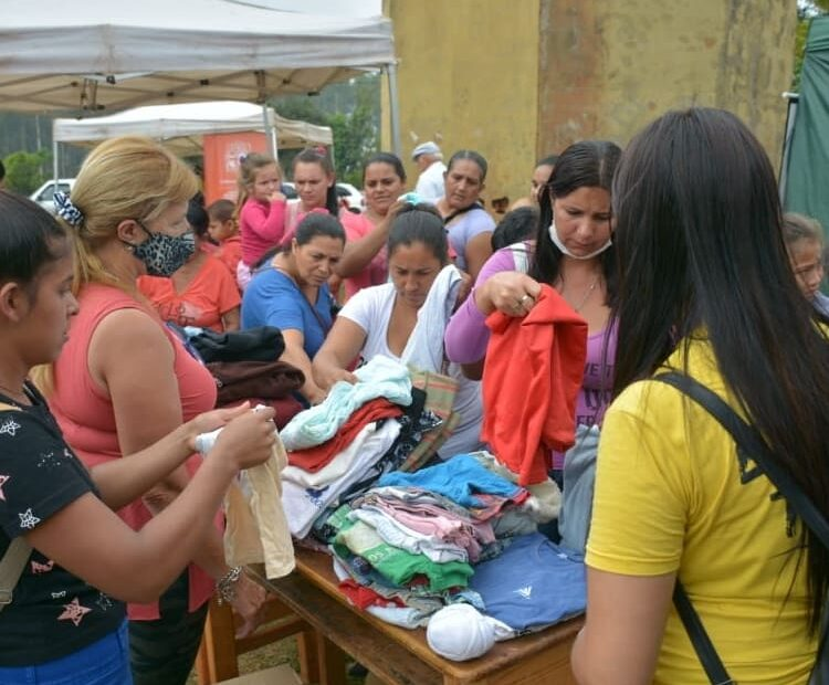 Acción Social cerró el año con un gran operativo en San Vicente
misionesopina.com.ar/portal/2021/12… <a href="/MDSMisiones/">Desarrollo Social Misiones</a> <a href="/BenildaDammer/">Benilda Dammer</a>