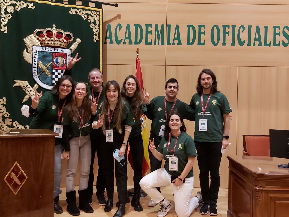 EiiUVa's tweet photo. El equipo de la #UVa formado por una titulada de @EiiUVa, Teresa Victoria Gómez, y tres estudiantes y un alumni @EIInfUVa  han quedado segundos en la disputada final de la #IIINationalCyberLeagueGC organizada por la @guardiacivil #ciberseguridad. https://t.co/QSvV7yzMNe