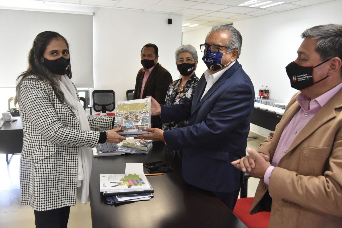 El secretario @atilanorp y la subsecretaria <a href="/RamirezAnalco/">Francisca Ramírez Analco</a> se reunieron con los Centros de Maestros para fortalecer las actividades que impulsen el desarrollo profesional de las y los maestros de #EducaciónBásica.
<a href="/omarfayad/">Omar Fayad</a>