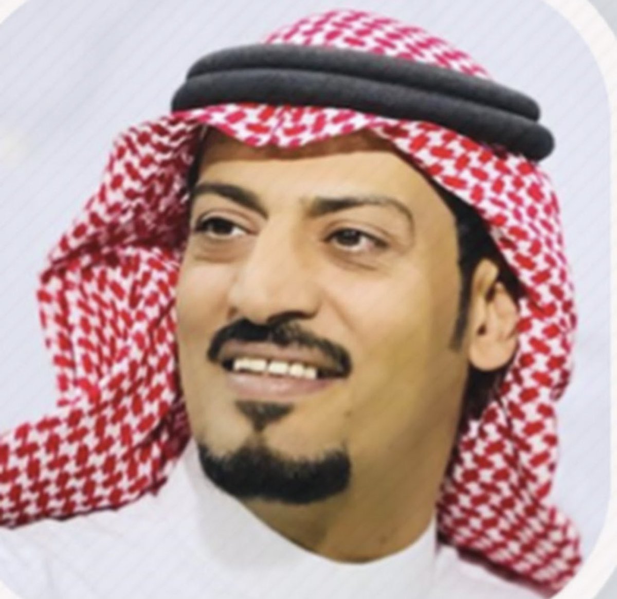 Fawaz11100's tweet photo. أعود بذاكرتي لأكثر من ٢٥ سنة و  #محمد_الشمري في طبيعته هو ذات الشخص الذي عرفتموه مشهورًا .. ينشرُ السعادة بحكايته وبشاشته .. هذه الليلة طلب الدعاء على سفرٍ فرحل ، وترك خلفه طيّبَ الأثر . أسألُ الله أن يرحمه ويقبله القبول الحسَن ، وصادق العزاء لآله وأحبابه .

#وفاة_محمد_الشمري https://t.co/rJfLNUX4tX
