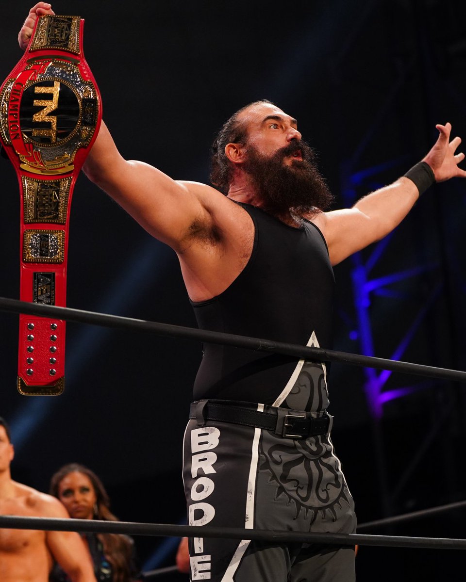 Today we honor and celebrate the birthday of a man who stood tall in the ring and stood tall outside of it.

Brodie Lee Forever 💜