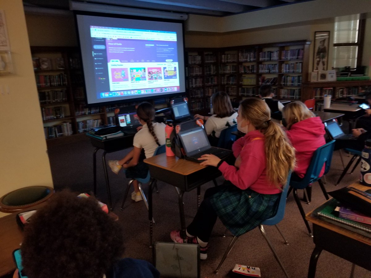 LmcSmm's tweet image. More #HourOfCode fun - Week 2! #CSEdWeek2021Photos