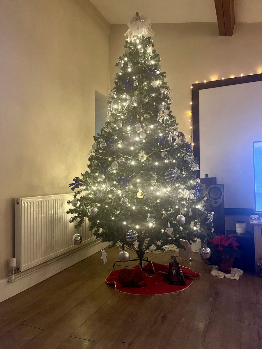 <a href="/PlymouthMillbay/">Millbay Plymouth</a> <a href="/Le_Vignoble/">Le Vignoble Plymouth</a> Love ours, but every tree has its own little personality 🎄🎄🎄🎄