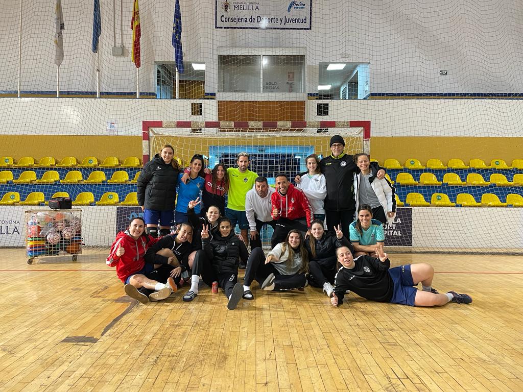 💥 Líderes 💥

El filial realiza su último entrenamiento del año y lo hace como una 

F A M I L I A