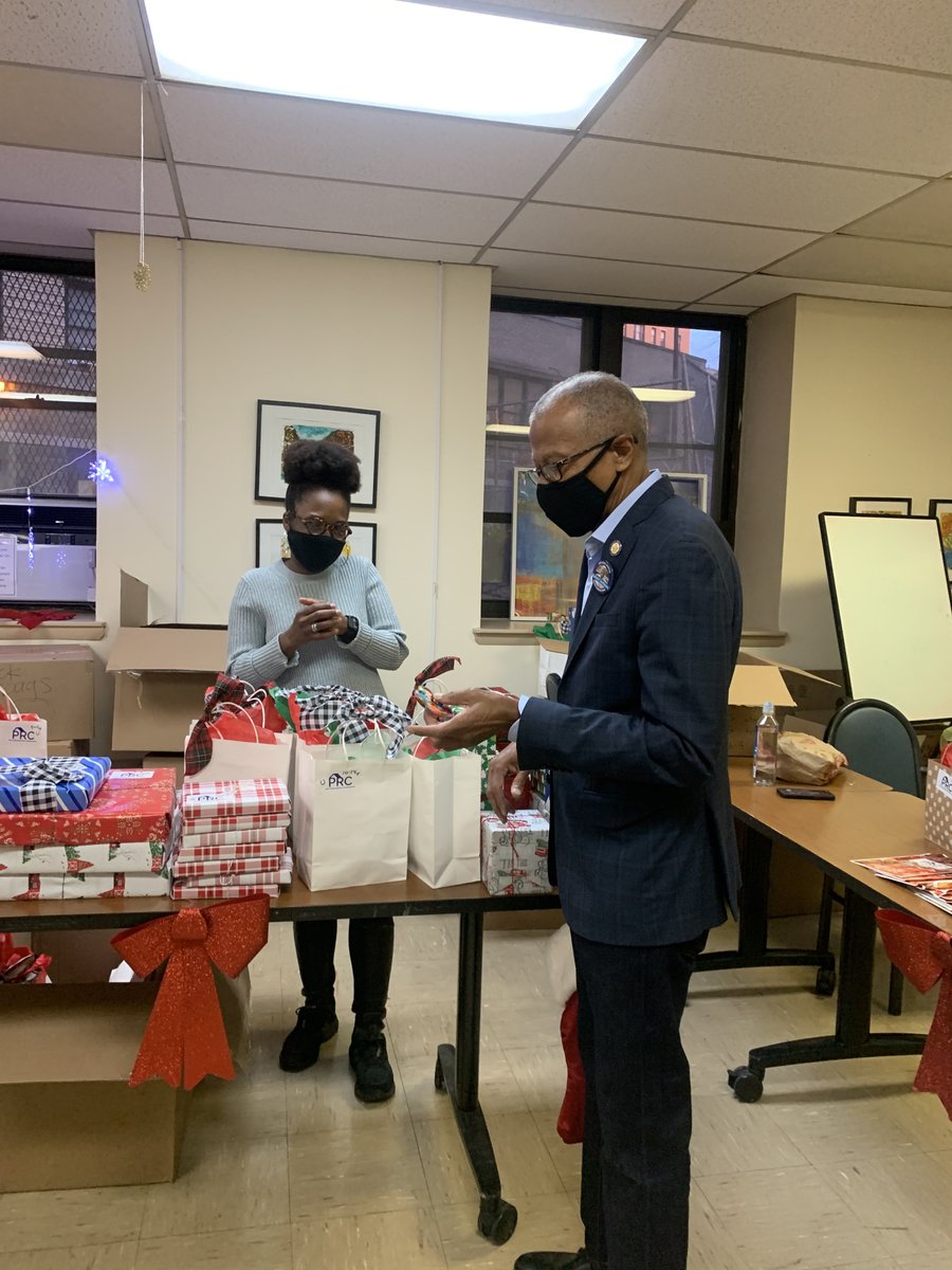 communityp's tweet photo. The CPC &amp; @CLOTH159 teams are spreading holiday cheer w/ toys &amp; gifts for seniors &amp; children at the NYC public housing developments we are renovating &amp; managing w/ our PRC partners. Thank you for joining @SenatorRJackson ! https://t.co/TfYjNxBSot