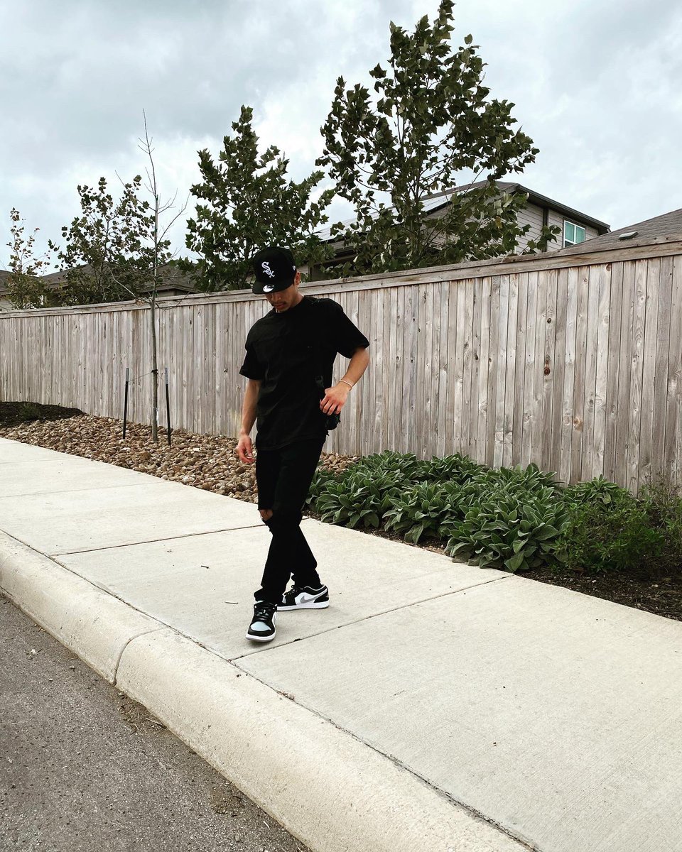 Being yourself and chasing your dreams is what all matters 🖤🤞🏼