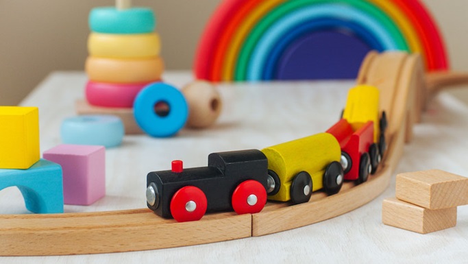 ComerChildrens's tweet image. It's always a delight to see kids light up with joy as they open up presents. We spoke with pediatric safety experts about how to pick safe toys and gifts for little ones. ms.spr.ly/6019ZMvu1