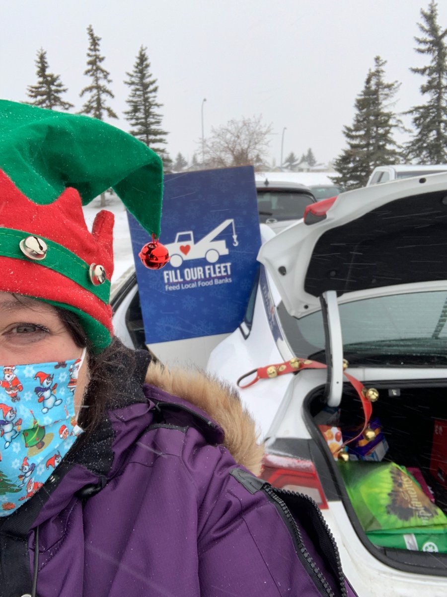 BridgewaterBank's tweet photo. Our elves are all over the city today collecting food donations for the @CalgaryFoodBank for the @AMAcommunity Fill our Fleet initiative. A little cold and snow won't stop us from reaching our goal. Thank you elves, you make us proud! #giving #fillourfleet #StackToSackHunger https://t.co/OYVf4mmA0t