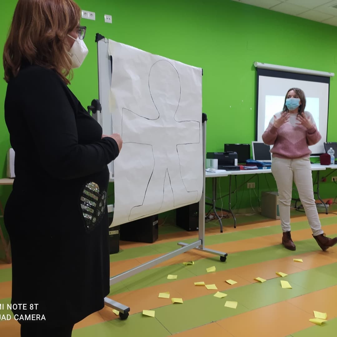 inmapg4's tweet photo. Tarde muy provechosa compartiendo #DisciplinaPositiva junto con mi media naranja educativa @majose1b gracias al #ProyectoEduca Transmitir que otra forma respetuosa, de educar es posible, es un privilegio. @escuelagranvia Trabajando nuestra parcela de poder por una infancia digna. https://t.co/4Veciv0XhU