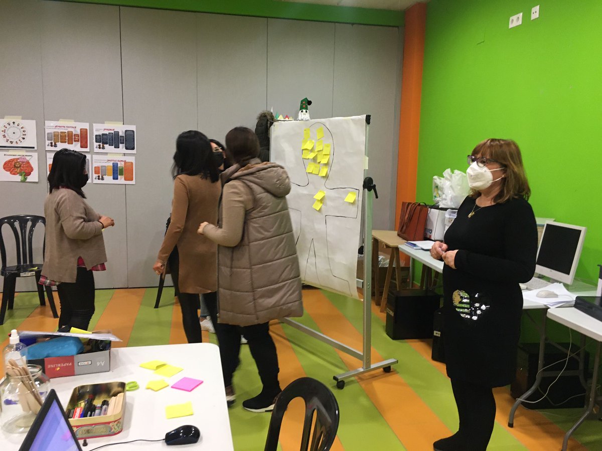 inmapg4's tweet photo. Tarde muy provechosa compartiendo #DisciplinaPositiva junto con mi media naranja educativa @majose1b gracias al #ProyectoEduca Transmitir que otra forma respetuosa, de educar es posible, es un privilegio. @escuelagranvia Trabajando nuestra parcela de poder por una infancia digna. https://t.co/4Veciv0XhU