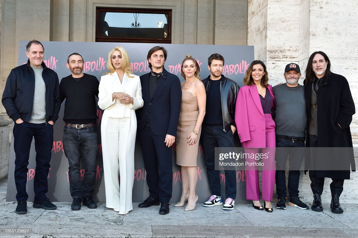 moonlettuce's tweet photo. In the photo the directors Antonio Manetti and Marco Manetti, the Manetti Bros, and the cast with Valerio Mastandrea, Miriam Leone, Luca Marinelli, Claudia Gerini, Alessandro Roja, Serena Rossi, Antonino Iuorio, Daniela Piperno, Pier Giorgio Bellocchio, the authors of the (1/2) https://t.co/0AMelDQ9vh