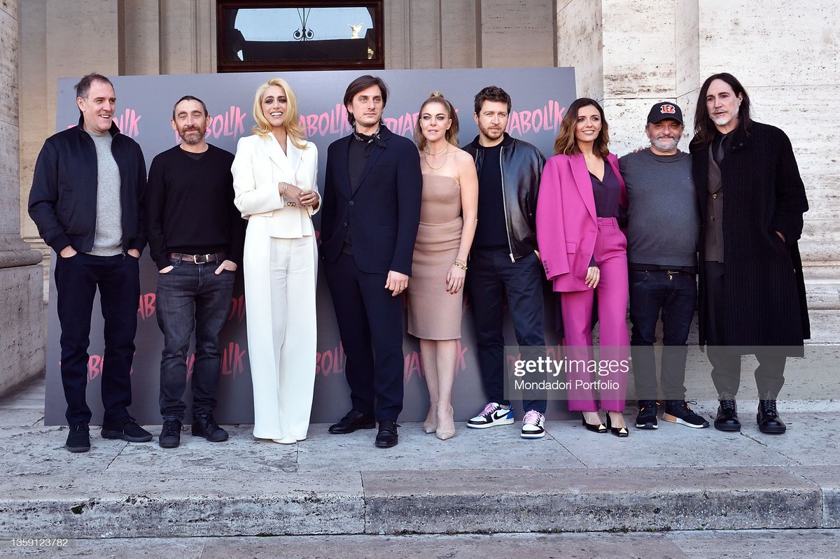 moonlettuce's tweet photo. In the photo the directors Antonio Manetti and Marco Manetti, the Manetti Bros, and the cast with Valerio Mastandrea, Miriam Leone, Luca Marinelli, Claudia Gerini, Alessandro Roja, Serena Rossi, Antonino Iuorio, Daniela Piperno, Pier Giorgio Bellocchio, the authors of the (1/2) https://t.co/0AMelDQ9vh