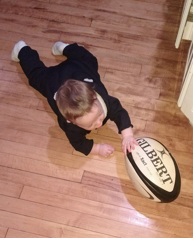 CJPDoyle's tweet photo. "Ello Nige...There is no reason I can't give you that you can not award the try!" #DerekBevan 😊
@GilbertCanada @Nigelrefowens https://t.co/5EuC5c4m9P