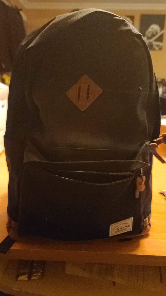 Let's make someone's Christmas extra better. Found this book bag, the contents are quite valuable. But nothing to indicate who owns it. 

Give this a share, see if we can find the owner. 👍 Thanks!