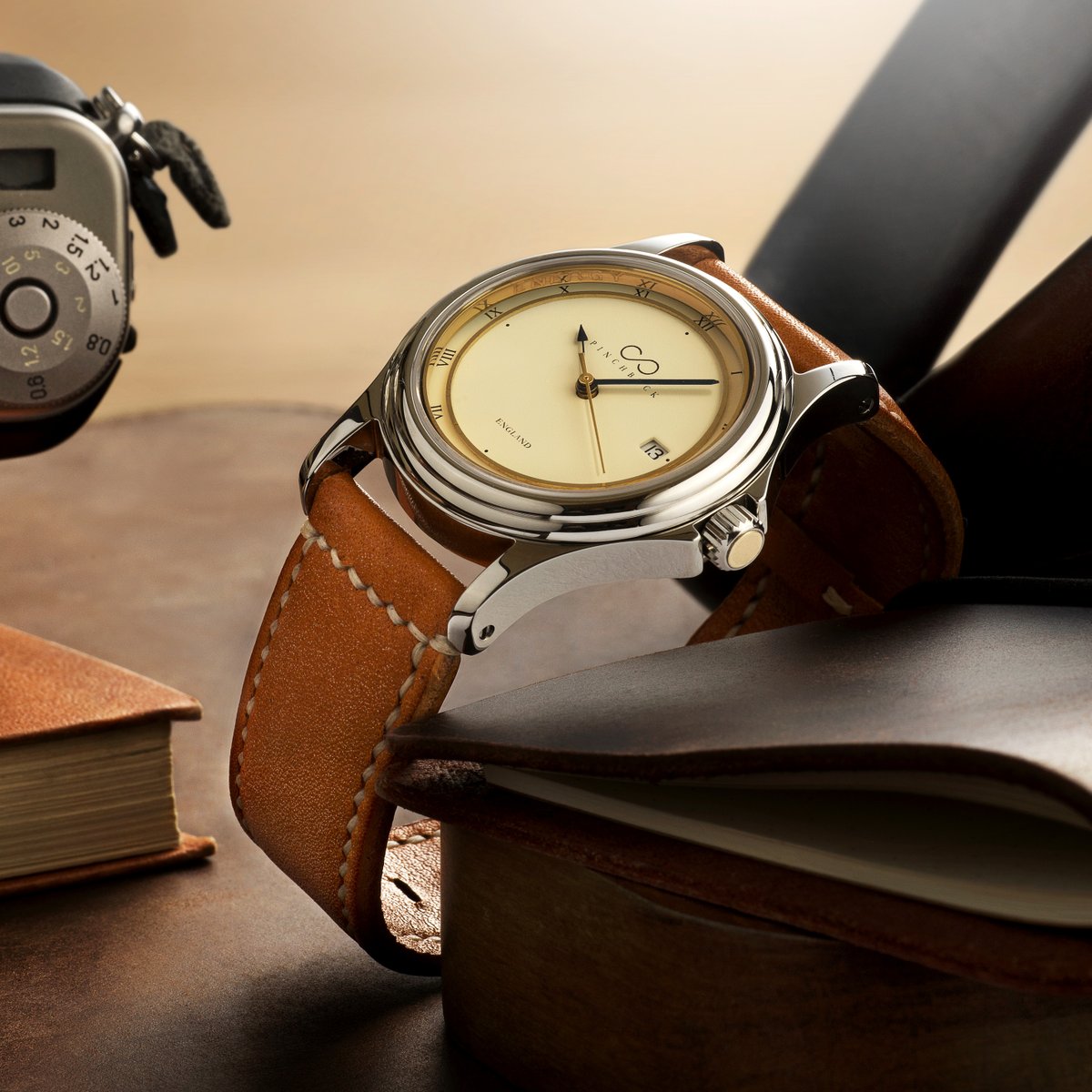 The Aurum - Simple, classic, timeless styling. A gilt ring between the dial and the glass may be engraved with your personal dedication.
#watches #watchesofinstagram #watchenthusiast #watchcollector #watchbrand #luxurywatches #watchworld #haroldpinchbeck #menswatches