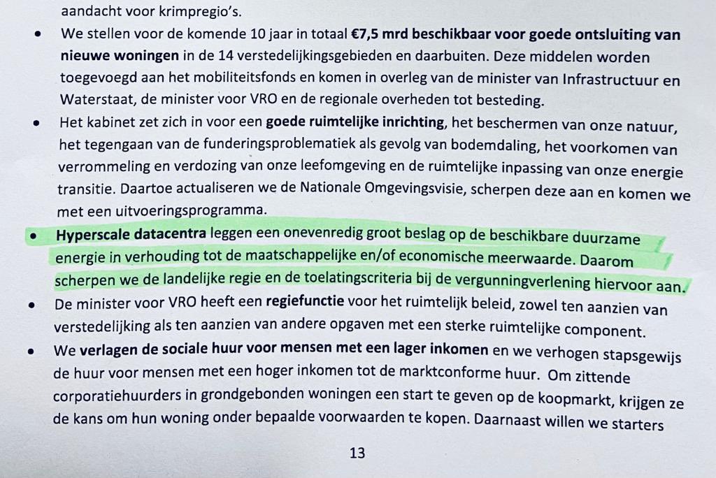Coalitie breekt op dag 1 al met nieuwe bestuurscultuur. #regeerakkoord belooft paal en perk te stellen aan megadatacenters, maar eerste de beste oproep om de Facebookfabriek uit Zeewolde te weren wordt weggestemd door de coalitiepartijen. Gewoon de aloude powerplay van de VVD