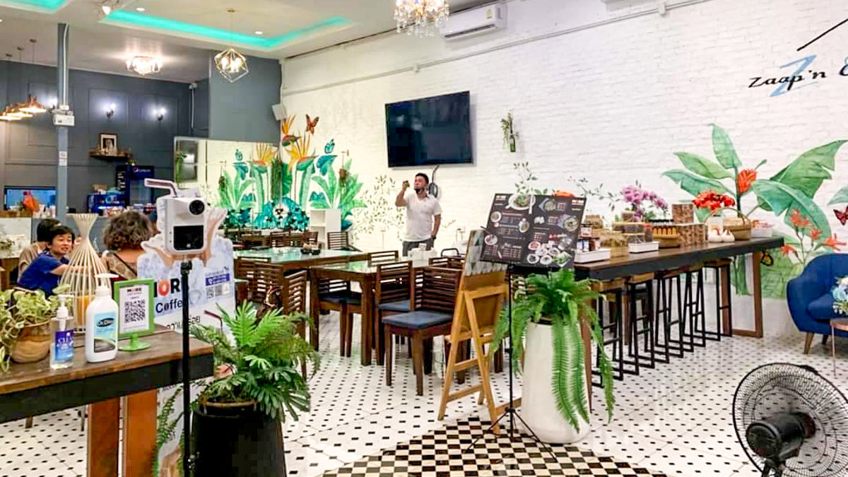 SiamAllFood's tweet photo. วันนี้ มาแนะนำร้าน "MORE zaap&amp;cool เตี๋ยวตำยำแซ่บ" แนะนำเมนู ไก่ย่างเขาสวนกวาง กรอบนอกนุ่มใน ทานคู่กับส้มตำแซ่บซี้ดส์ แวะไปทานได้นะ ด้วยกรรมวิธีการย่างถ่านอย่างพิถีพิถันเพื่อให้ไก่ย่างหอม..กรอบ ทางร้านจึงสามารถทำได้ในจำนวนจำกัด นะครับ

ขายส่งไก่ย่างเขาสวนกวาง | โทร 064-936-6983 https://t.co/6r5hlLJ3pl