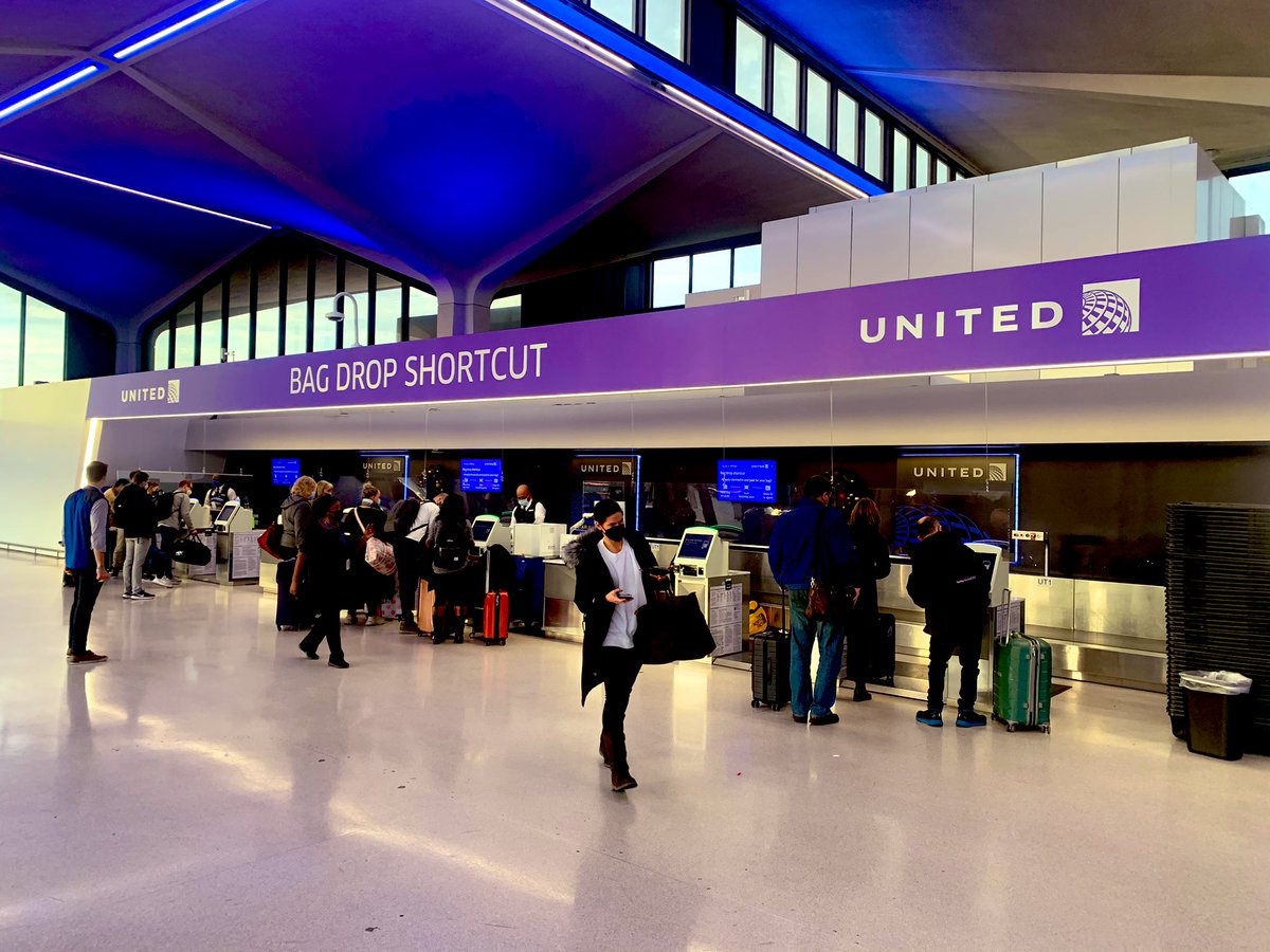 BIG news from the Big Apple... our Bag drop shortcut area has moved, and it’s a beauty!  We’ve doubled in size to better serve our customers flying out of EWR! #beingunited <a href="/united/">United Airlines</a> <a href="/rodney20148/">Rodney</a> <a href="/Jordan_Bykowsky/">Jordan Lynn Bykowsky</a> <a href="/skarabetian/">Sevan 🗽</a> <a href="/Tobyatunited/">Toby Enqvist</a> <a href="/kkamyko2/">Katie Kamykowski</a> @ScottSmith_U <a href="/GrewalMandee/">Mandeep Grewal</a>