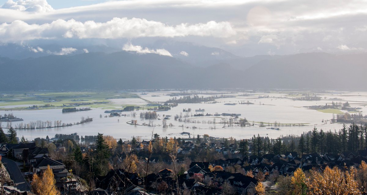 environmentca's tweet photo. #Wildfires, #floods, #tornadoes, heat domes and more: Canada experienced many record-breaking #weather events in 2021.
Check out David Phillips’ #Top10Weather stories for the year: https://t.co/HLOxtsZ48t https://t.co/2rrGaOEi85
