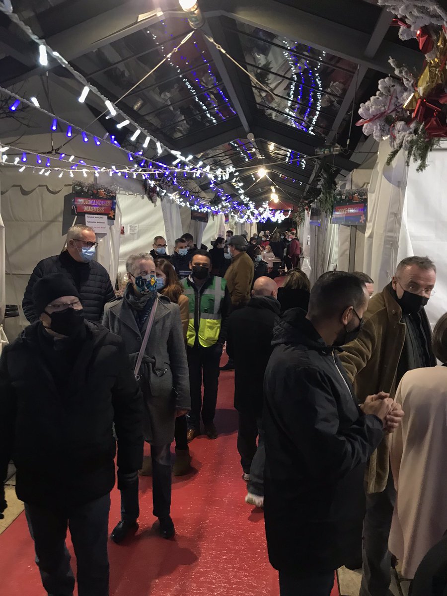 Un beau début pour le marché de Noël à Val-de-Reuil, c’est prometteur pour les jours à venir autour de la patinoire gratuite