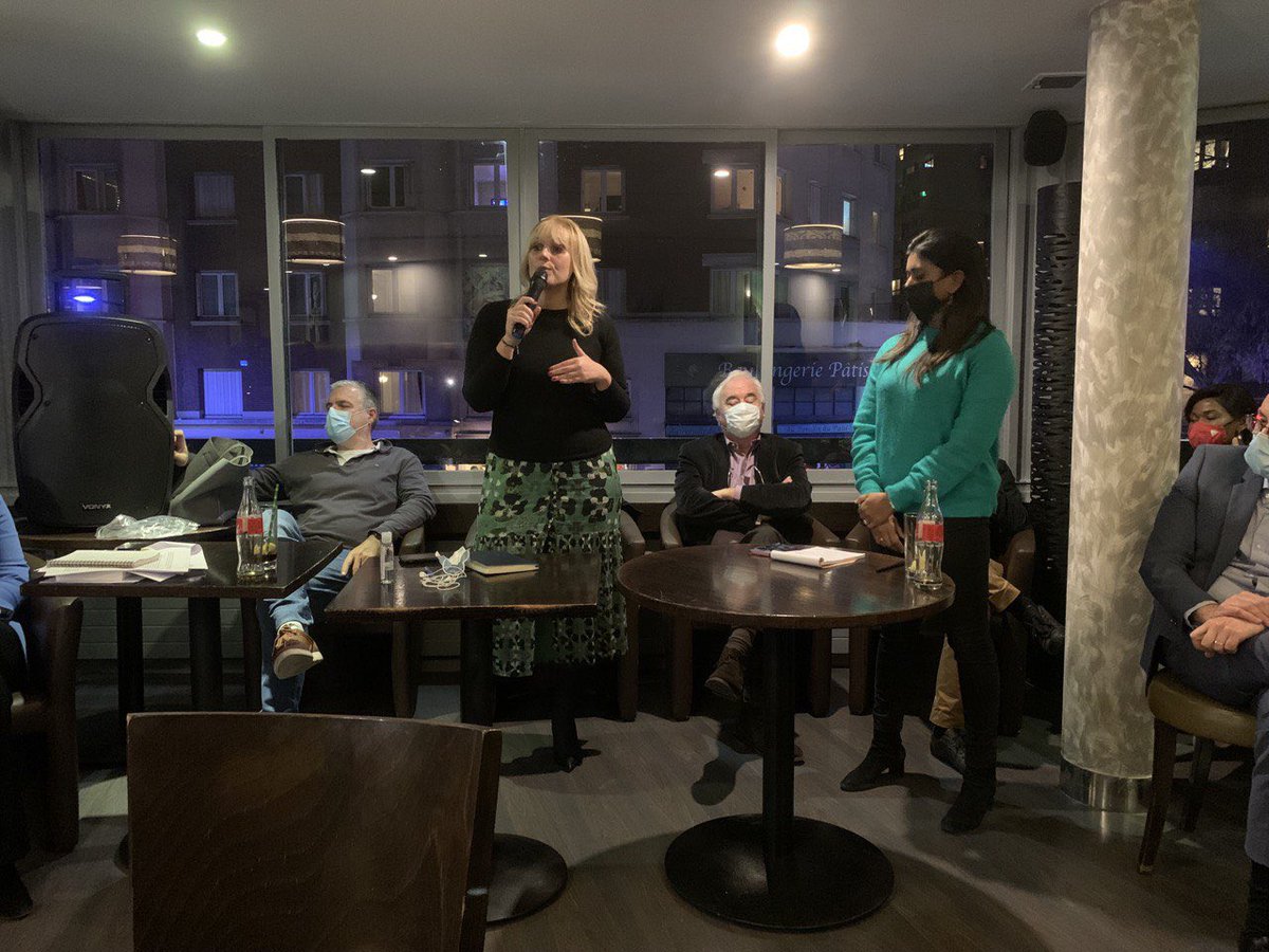 ATaquillain's tweet image. 🇫🇷 Merci à toutes et à tous ! 

Vous étiez nombreux ce soir à #Courbevoie pour parler du bilan économique d’@EmmanuelMacron 

Élus, entrepreneurs, associatifs ....Heureuse d’avoir été entourée de @priscathevenot @lrainfray, président du @Medef92 #comitedesoutiencourbevoie