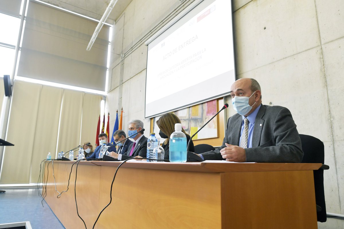 PedroJ_Cuestas's tweet photo. Hoy he tenido el honor de representar a la Facultad en la entrega de los I Premios TFG y TFM de la Cátedra Abierta para la Innovación y la Participación (@CAIP_UM_UPCT).

Enhorabuena a los premiados y gracias a @AytMolinaSegura, @umu y @upctnoticias, promotores, x hacerlo posible https://t.co/tyVUbGDT6a