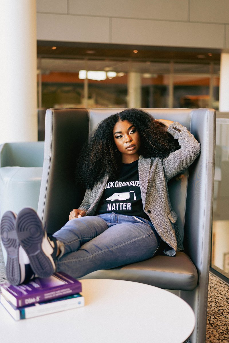 Lady__ACID's tweet photo. All in the name of UPGRADING!
Congrats on the Masters Degree and Queen E.
Go @gabeedavis_ 🧡
#ACIDPhotography #BlackWomenPhotographers #BlackFemalePhotographers #NCAT #HBCU #BlackCounselorsMatter https://t.co/dDdpnW4q2L