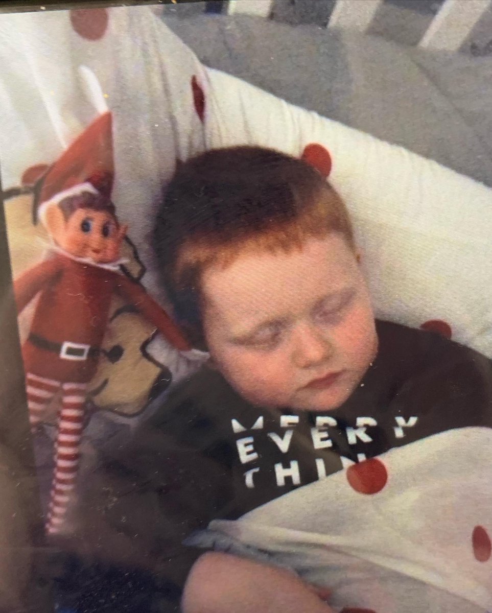 Chelsie0412's tweet photo. 16th December 2021
Tommy the elf took some Elfies. #adventtoremember #adventtoremembermatilda was a bottle of Prosecco for the lovely Akasha (midwife) and SC was just a brew and natter with my Dad and little sister ❤️ https://t.co/CRFxRjpw4q