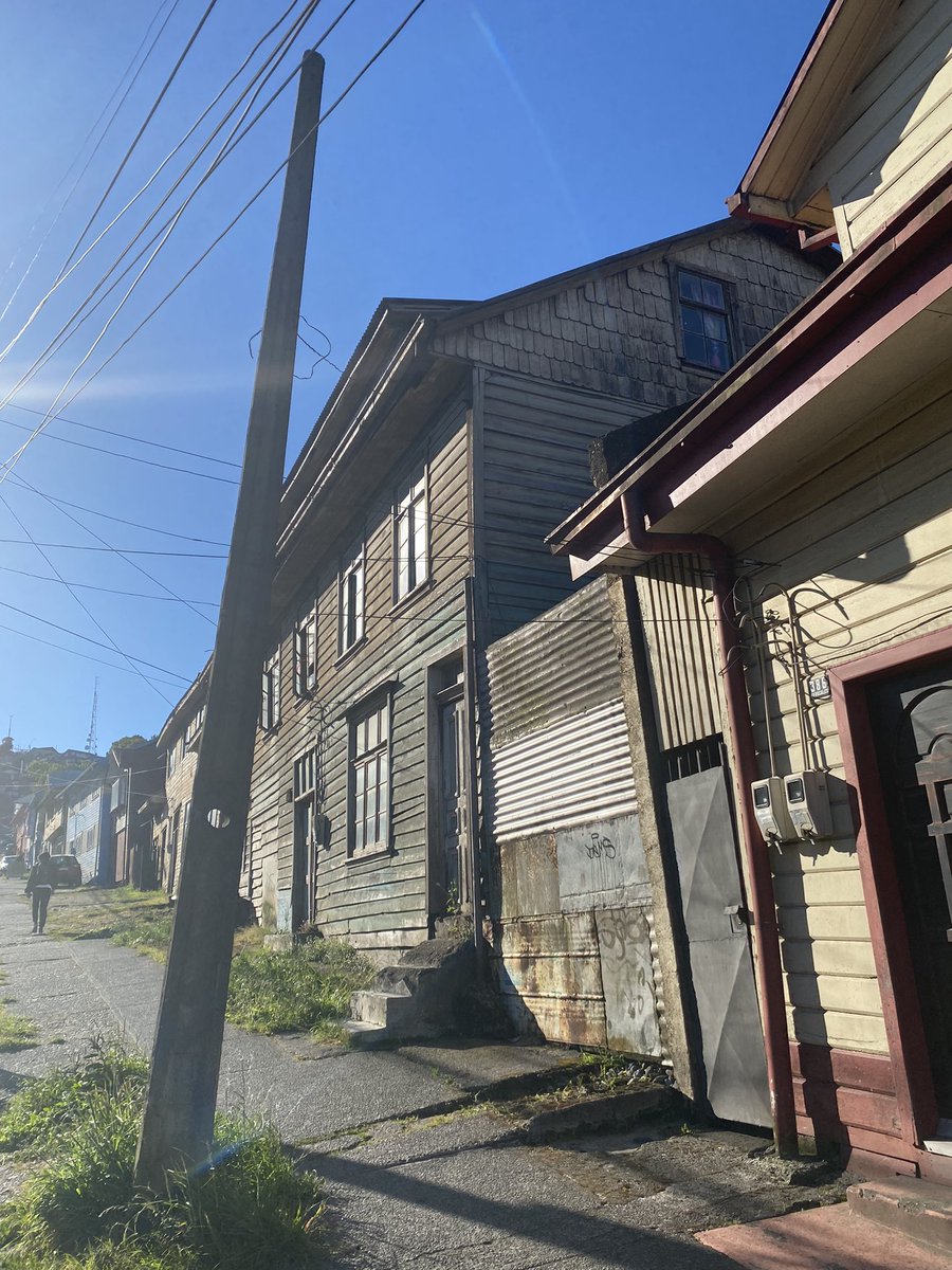 La_Katute's tweet image. Donde puedo ver que saquen este poste que no tiene ninguna utilidad y que además siempre es un peligro ⚠️  esto es calle Vicente Pérez rosales #PtoMontt