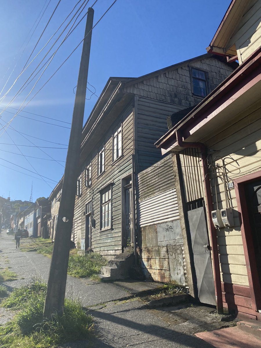 La_Katute's tweet image. Donde puedo ver que saquen este poste que no tiene ninguna utilidad y que además siempre es un peligro ⚠️  esto es calle Vicente Pérez rosales #PtoMontt