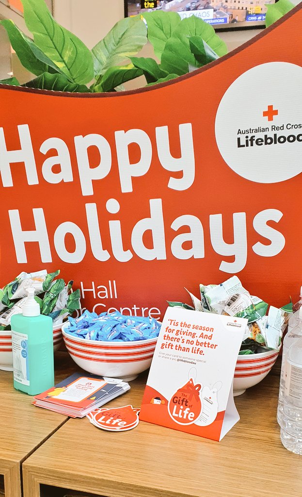 S_RatcliffePhD's tweet photo. Searching for what to give this holiday season? Try giving the gift of life by donating blood and/or plasma. Along with feeling good about helping people, you'll get a tasty post-donation snacks 😊. #mmmFood #gift #GiftOfGiving #Lifeblood #Donateblood https://t.co/wPxnF18qmp