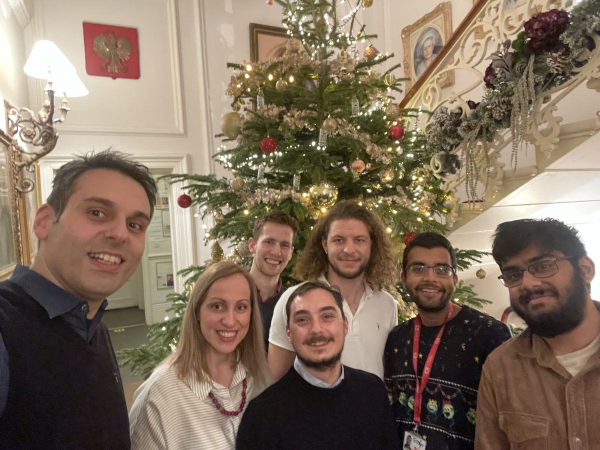 Happy holidays from the <a href="/PoulogiannisLab/">Poulogiannis Lab</a> <a href="/ICR_London/">The ICR</a> Wishing everyone many research successes in 2022! 🎄🥂🔬🧪🥼