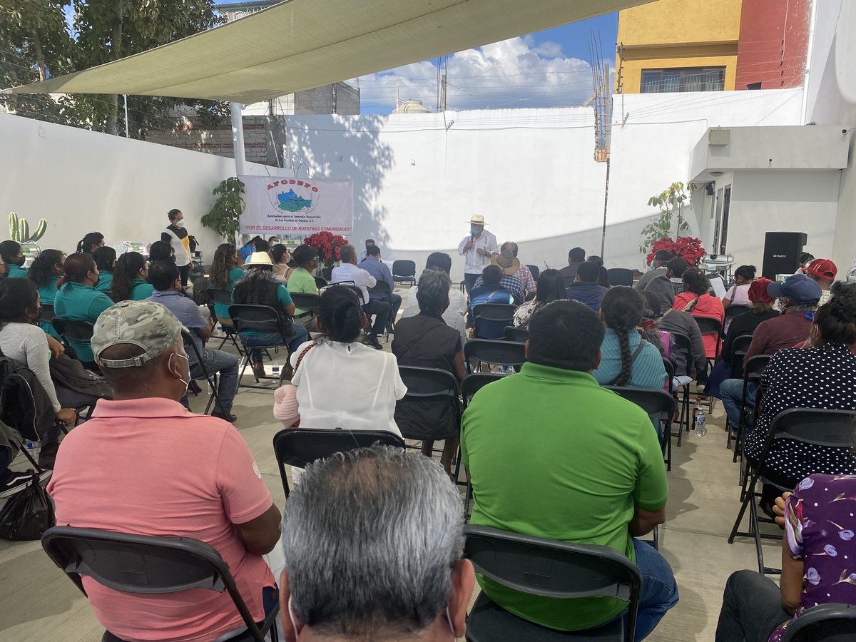 afodepoac's tweet photo. Me dio mucho gusto recibir a nuestros líderes en diferentes regiones de #Oaxaca para fortalecer la estructura de #AFODEPO y así enfrentar los retos que nos depara el 2022. @AfodepoAtzompa @AfodepoN @AfodepoCosta @AfodepoC @afodepon @psicluis222 @NdasxoLeny https://t.co/jH3oVkF46W