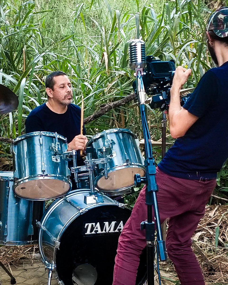 NoiseUnderCtrl's tweet photo. A personificação do click, Alexandre Fon, na gravação do vídeo oficial de "Lista de Respostas". 🥁 #TBT

ASSISTA "LISTA DE RESPOSTAS" AGORA CLICANDO NO LINK: https://t.co/VHfXH64kQq 👊🏻 É Noise! 🤘🏻

#NoiseUnderControl #ListaDeRespostas  #CaixaDosEsquecidos #CaravelaRecords https://t.co/8KSchYTPHC