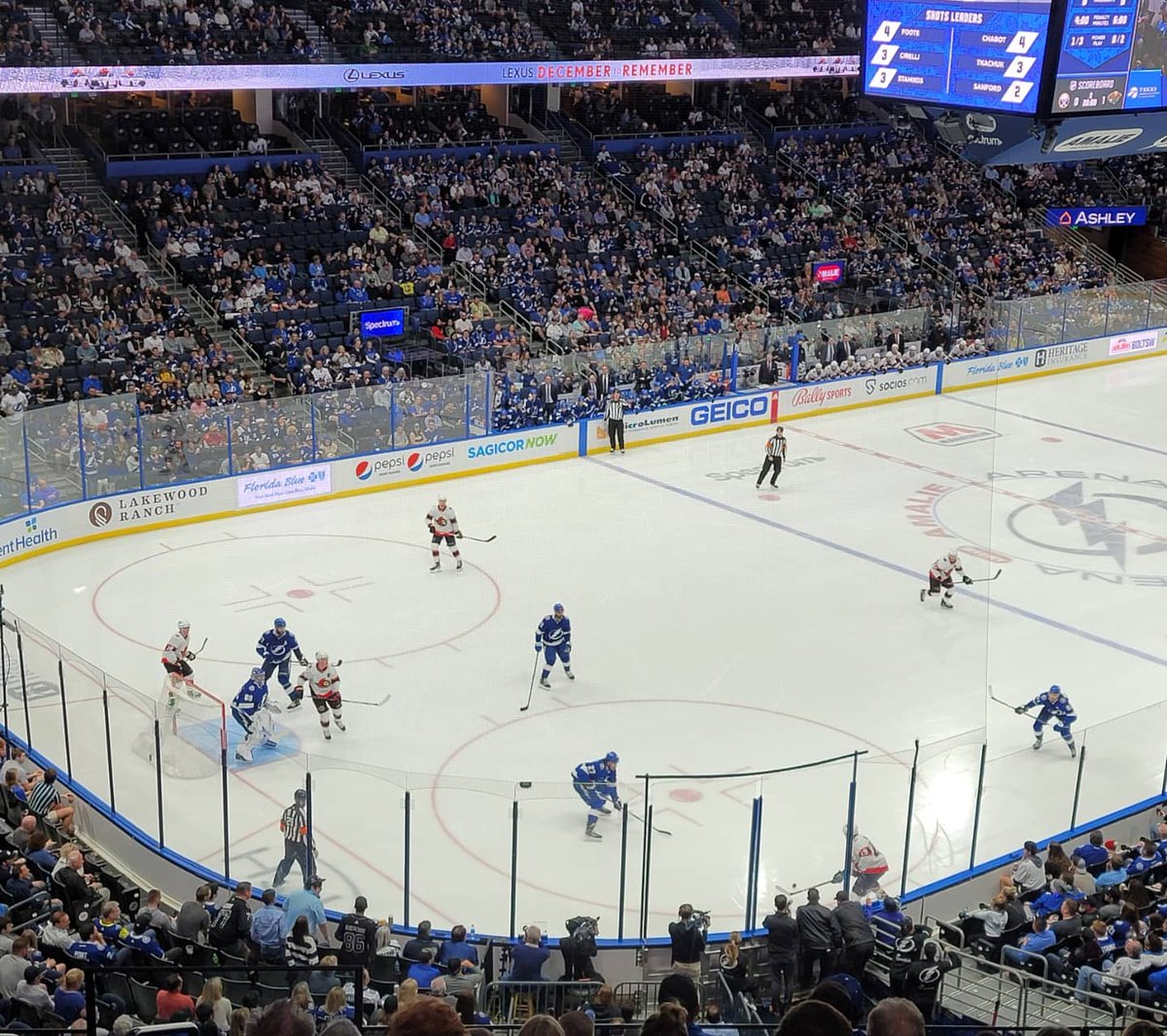 ChristieSays's tweet photo. I am extremely lucky to have a job that allows me to hang with these fabulous ladies from @FLBlue & @FeedingTampaBay who are making a huge difference in the #TampaBay community at the @TBLightning game tonight. Plus, #BoltsWin!
#flbluelife #GoBolts https://t.co/jzjzgJezLp