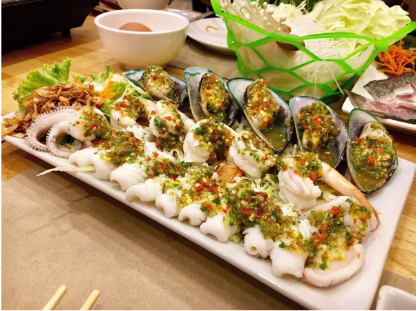 AAlon1688's tweet photo. Seafood salad, my favorite.🦑🦑🦞🦞🦀🦀🦐🦐🦪🦪 https://t.co/d9NvcPtNgc
