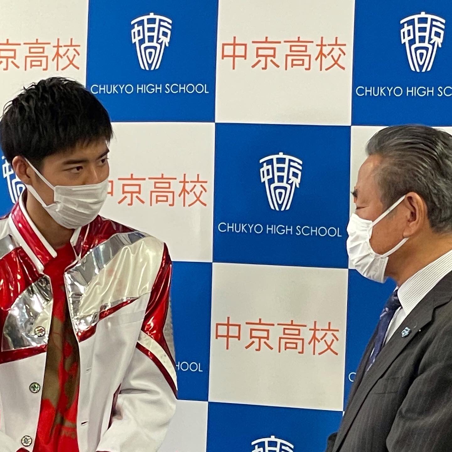 中京高等学校 通信制課程 大学受験専門サポート校 七色高等学院 の開校記者会見開催 Boys And Menの辻本さんも応援に来ていただきました この様子は 民放動画配信サービスlocipo ロキポ で配信予定 七色会 中京高校 ボイメン 辻本 T Co