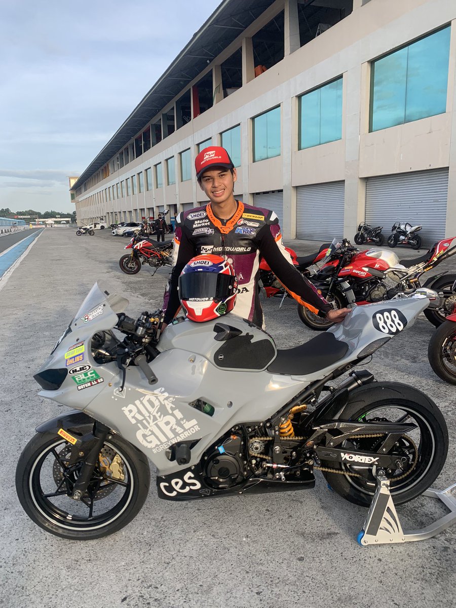 troy_9alberto's tweet photo. 2022 starts now! Lapping in the 2:02s in my first day on the Ninja 400! 🤩 Thank you Ces Nicole for lending me your bike!

#racing #motorsport #mhp #motoworld #accessplusracing #okadamanila  #angkas #teagumps #macbeth #worldssp300 https://t.co/VK3PwbBbMI