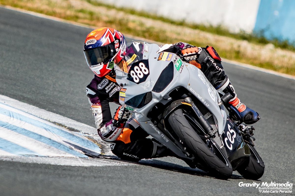 troy_9alberto's tweet photo. 2022 starts now! Lapping in the 2:02s in my first day on the Ninja 400! 🤩 Thank you Ces Nicole for lending me your bike!

#racing #motorsport #mhp #motoworld #accessplusracing #okadamanila  #angkas #teagumps #macbeth #worldssp300 https://t.co/VK3PwbBbMI