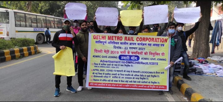 rohitsahu1231's tweet photo. @OfficialDMRC  @PMOIndia @RYPofficial @BJP4India @aajtak @ABPNews @ArvindKejriwal @AamAadmiParty @rojgarresult
@DMRC_FansClub @PMOIndia
@OfficialDMRC 2 साल हो गए सिलेक्टेड बच्चों के नहीं हुई joining,डीएमआरसी ने किया विद्यार्थियों के साथ धोखा, रिजल्ट आने के बाद घटाई sheet ,🙏🏻 https://t.co/ku55SIuYck