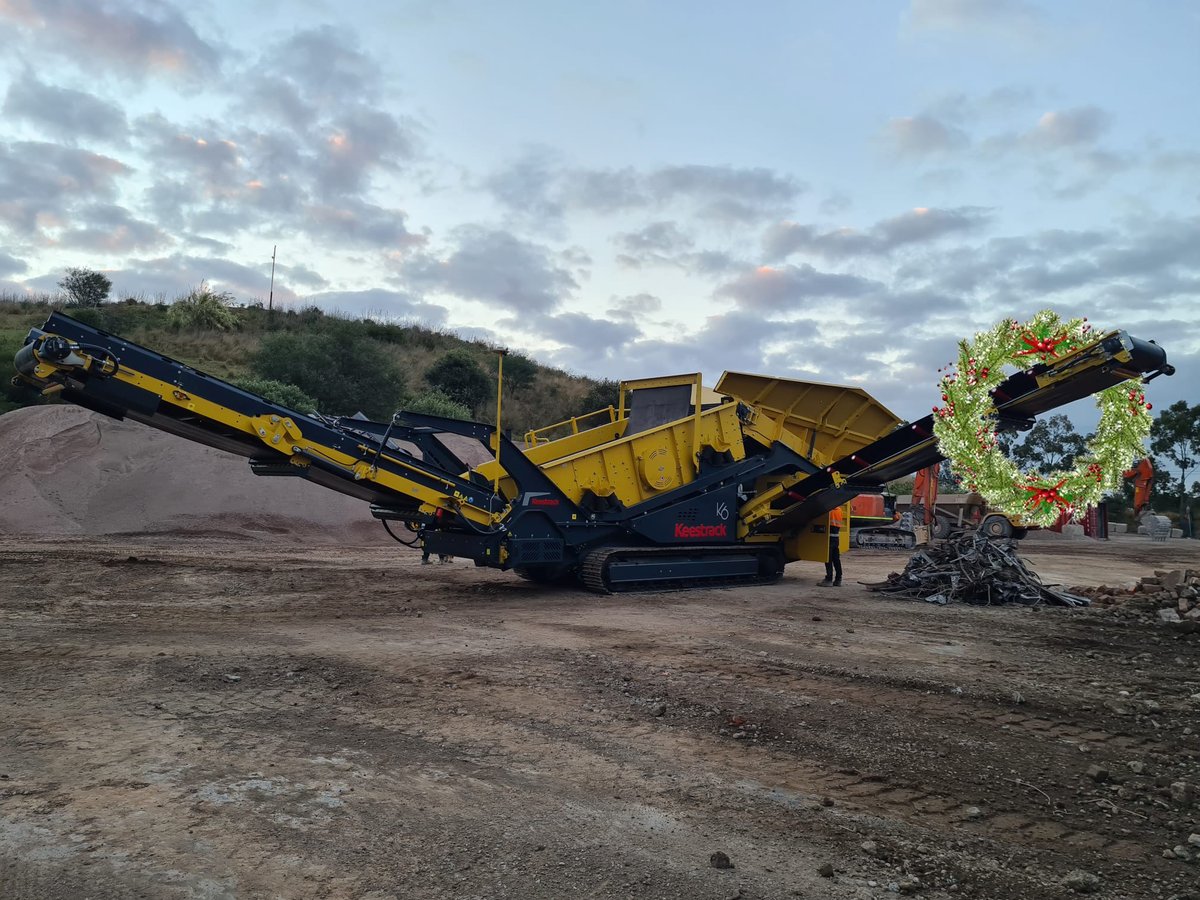 Screenmasters3's tweet photo. Arriving just in time for Christmas π The NEW Keestrack K6, the original and the best scalper on the market! Gift yourself, call Screenmasters 1800 571 464 to secure now!
#crushingandscreening #theoriginalandthebest #useeveryresource #quarrylife #recycling #crushing https://t.co/pfU8L3c40l